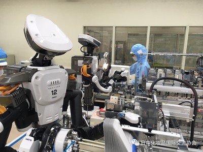 资生堂工厂试导入人型机器人 --实现“人和机器人的共同作业”